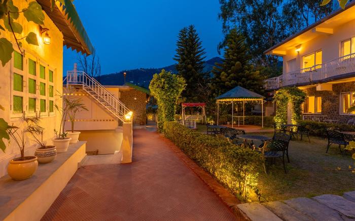 Maati resort by the lake hill