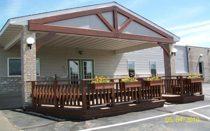 Woodland Inn & Suites