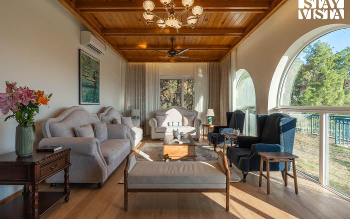 StayVista at Chestnut Manor-Sky Jacuzzi&Steam Room