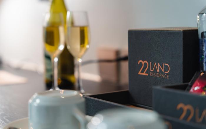22Housing Deluxe Hotel at 150 Nguyen Thai Hoc Lane