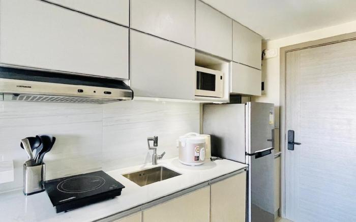 * * *BT 1 Chic City Studio Retreat