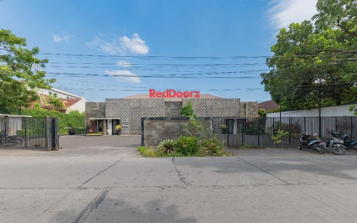 RedDoorz Plus near UNIMED Medan
