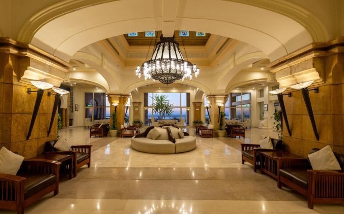 Independents Continental Plaza Beach Resort By IHG