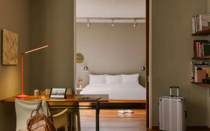 Chambers Hotel Central Park South, Sonder
