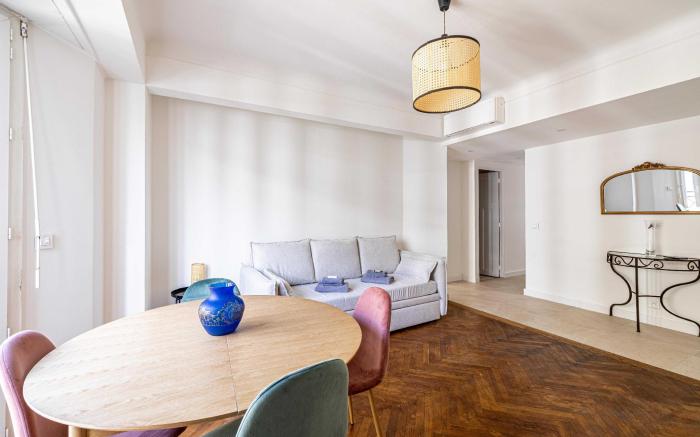 Elegance and Refinement with A/C - Cannes