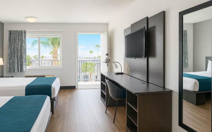 Motel 6 Anaheim, CA - Maingate