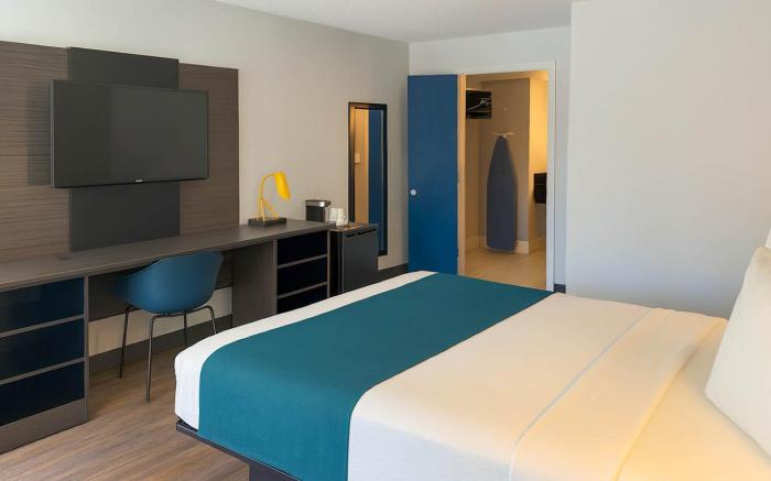 Motel 6 Anaheim, CA - Maingate