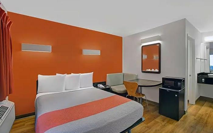 Super 8 by Wyndham Santa Clara