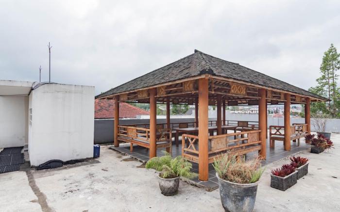 RedDoorz near Lembang Park & Zoo 2