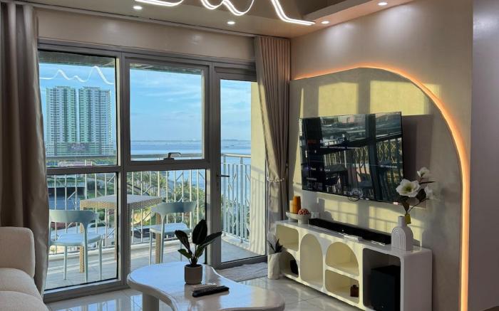 Panoramic Landscape and Seaview, 2BR, Near Airport