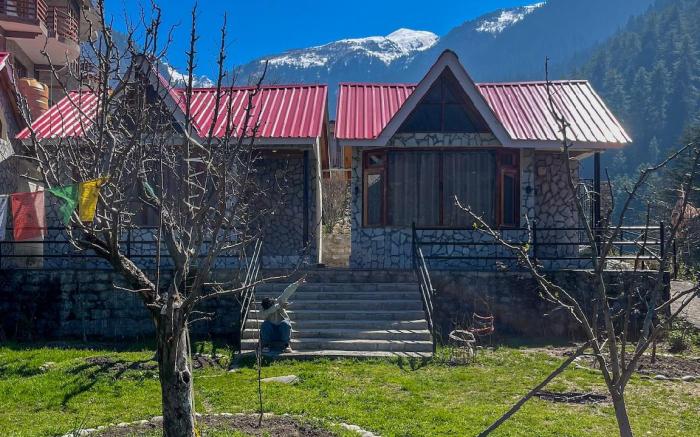 Kahaani: Private Chalet amidst Apple Orchards