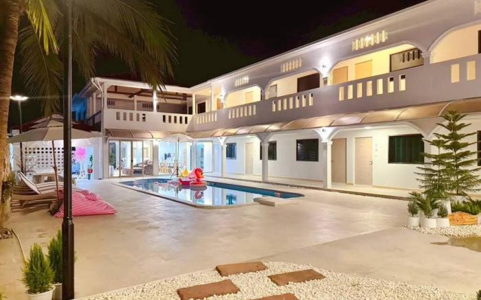 The ​White ​Palm ​Villa​ & Pool​
