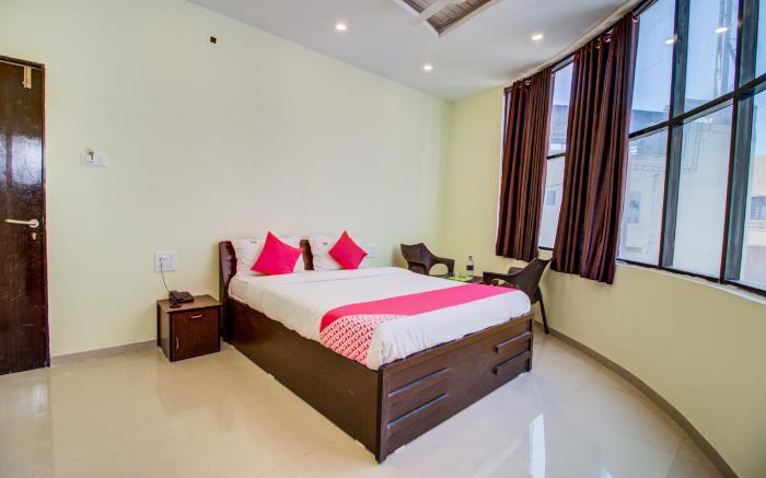 OYO 28581 Hotel Sitara