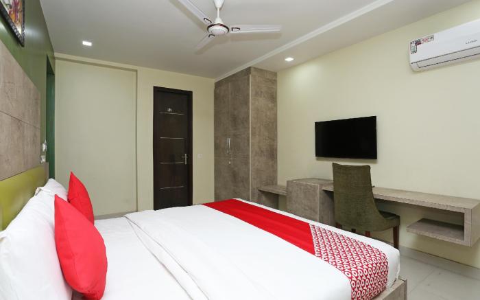 OYO 33355 La Rooms