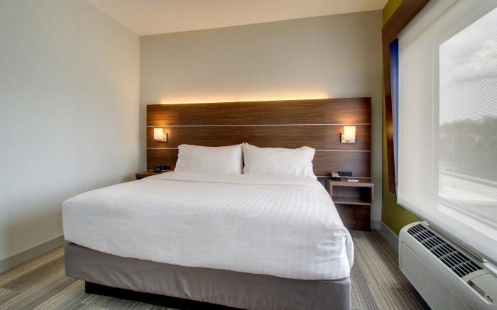 Holiday Inn Express & Suites Aurora - Naperville By IHG