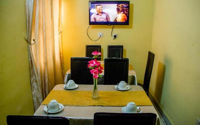 De Lawrence Court & Suites