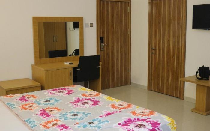 Roses Regency Hotel and Suites