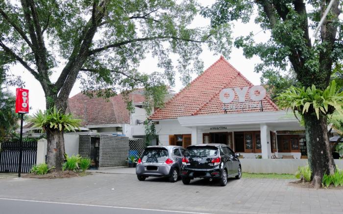 OYO 626 Augustina Home
