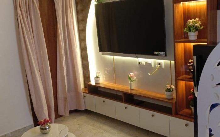 Atlas Homestays 1BHK 202, 55" TV
