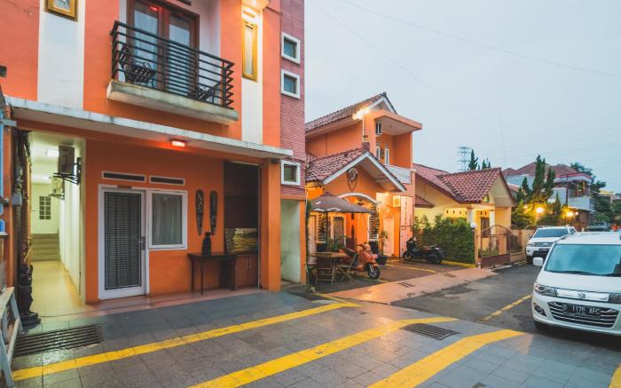 RedDoorz Syariah near Margahayu Raya