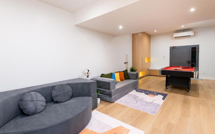 Stylish 5BR Poolhouse + Theater | 2mins to BTS