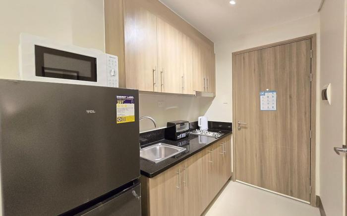 Condotel 1BR Unit w/ Balcony FAME Residences #FM10
