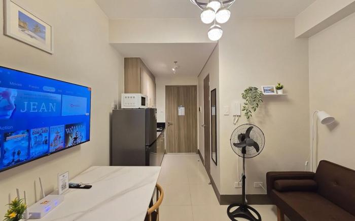 Condotel 1BR Unit w/ Balcony FAME Residences #FM10