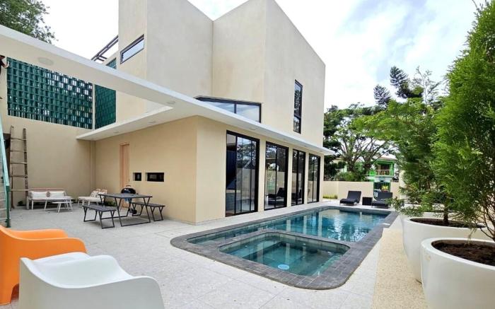KAI KAM Homes 2 - Private Pool, Jacuzzi, Billiard