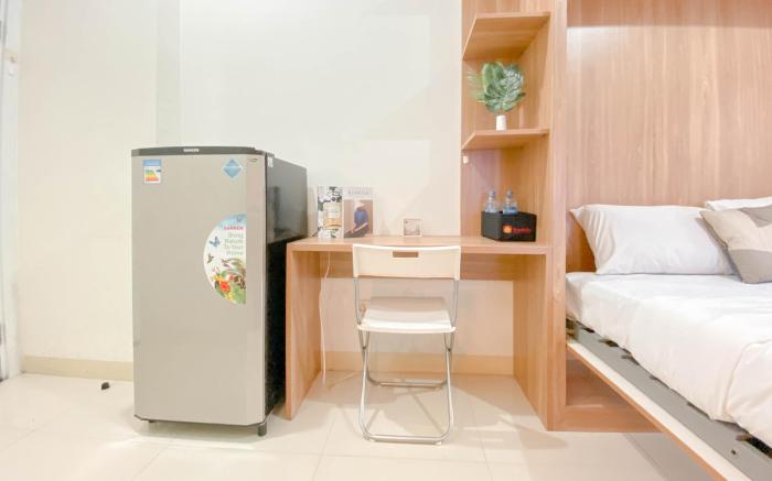 Warm Studio Room at Green Pramuka City By Travelio