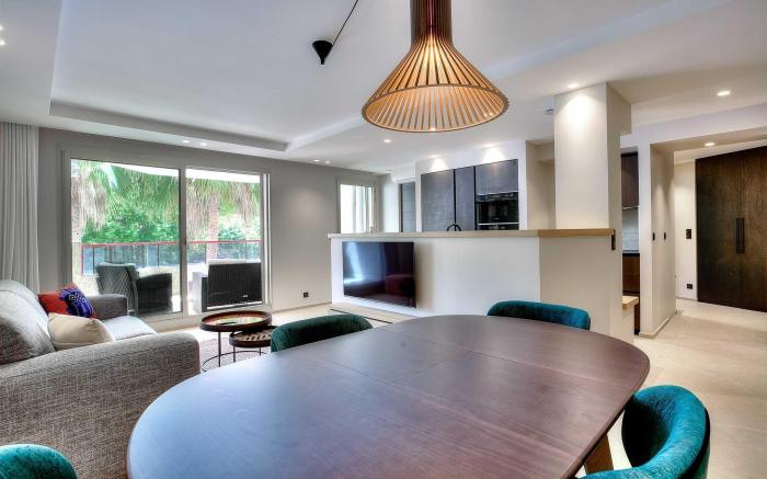 Luxury apartment with balcony, Cannes city center