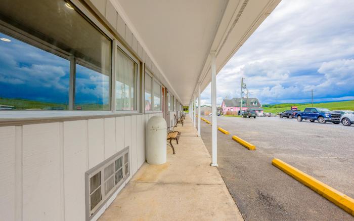 Budget Inn By OYO Natural Bridge I-81