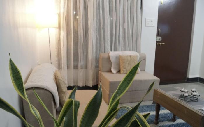 Luxe Bunglow Near Phoenix Mall Private Luxe Room