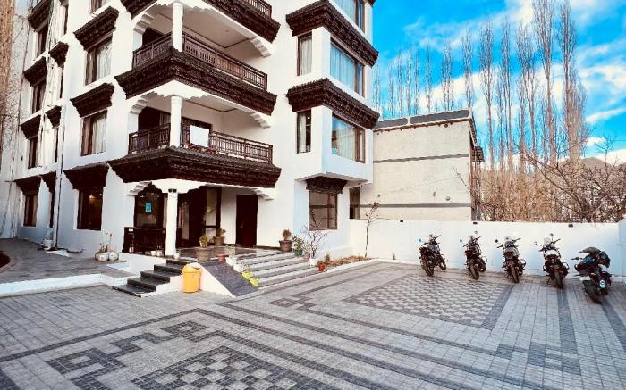 La Mount Ladakh