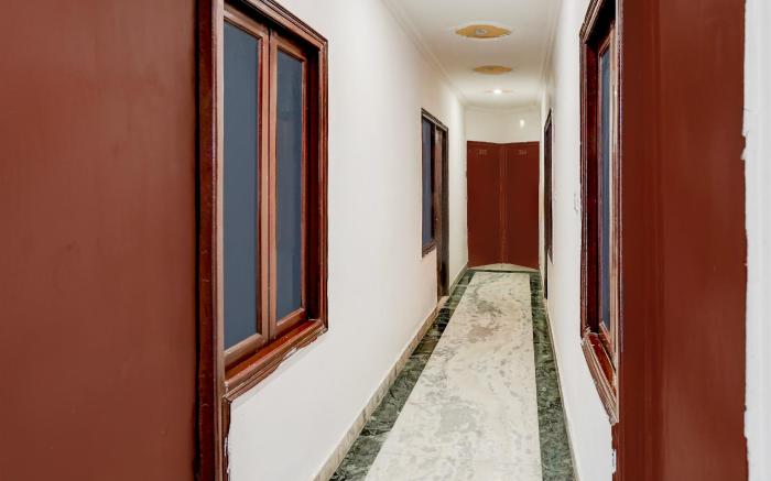 Hotel O Shilpgram Taj Mahal East Gate