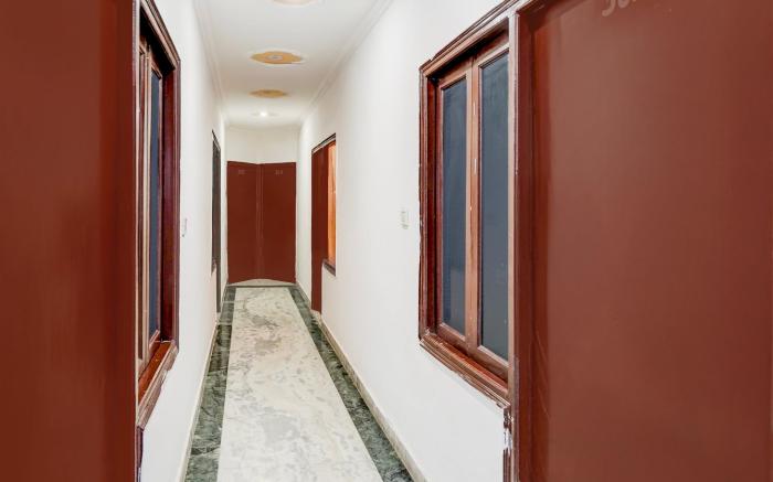 Hotel O Shilpgram Taj Mahal East Gate