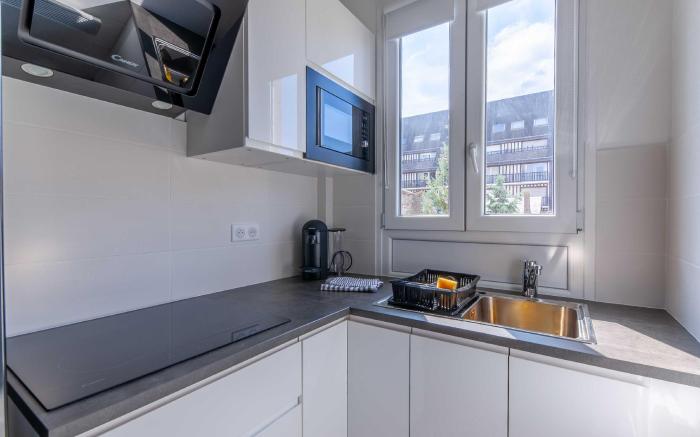 Studio sleeps 4 with terrace, 500m Place Morny