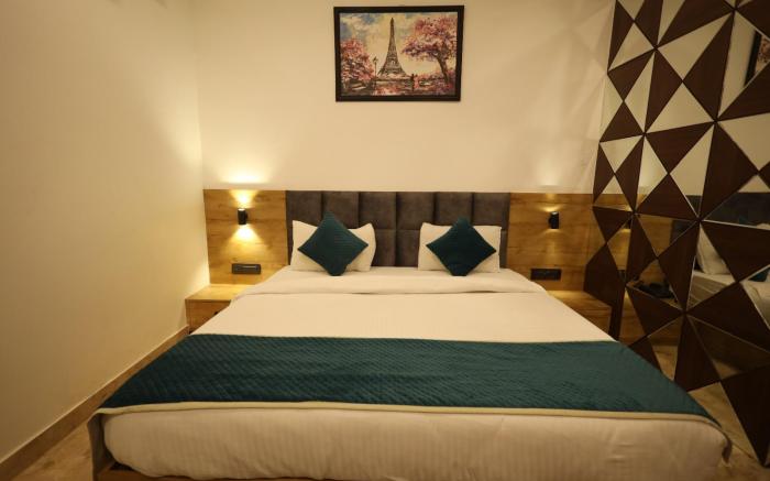 RADHA BIHARI NIKUNJ INN & RESTAURANT