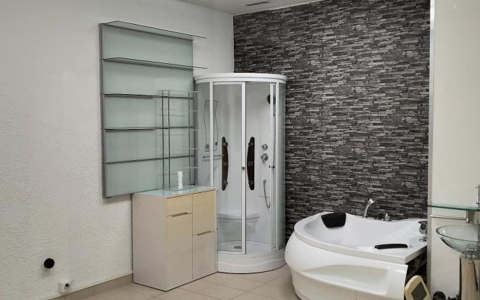 Flash Business and Chacuzzi