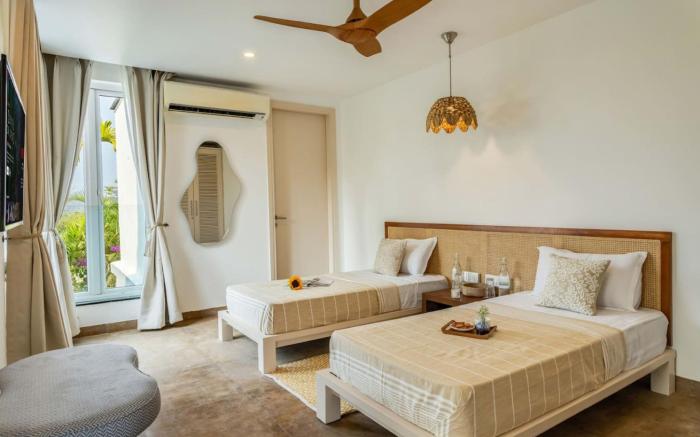 BHK Private Pool, 1km to Thalassa | Villa Scapes