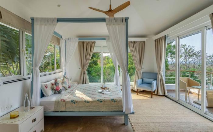 BHK Private Pool, 1km to Thalassa | Villa Scapes