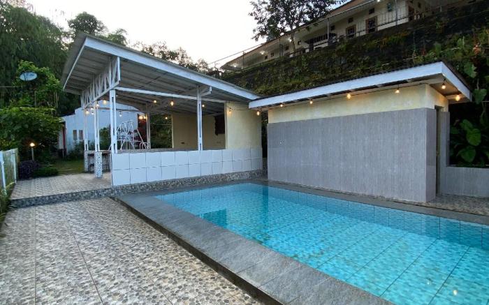 Villa Putih Naringgul