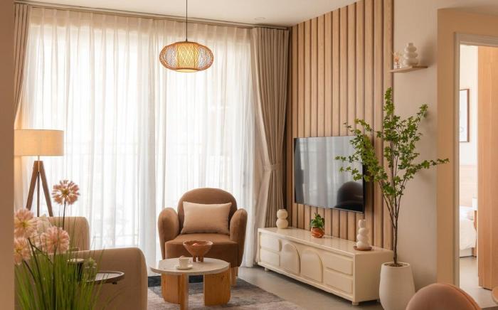 LuxeStay - Stylish 3BR City View, 5min BuiVien