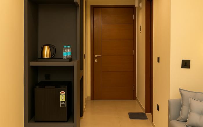 Omaxe studio apartment@hazratganj
