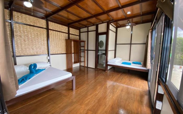 3 Bedroom Beachhouse w/pool