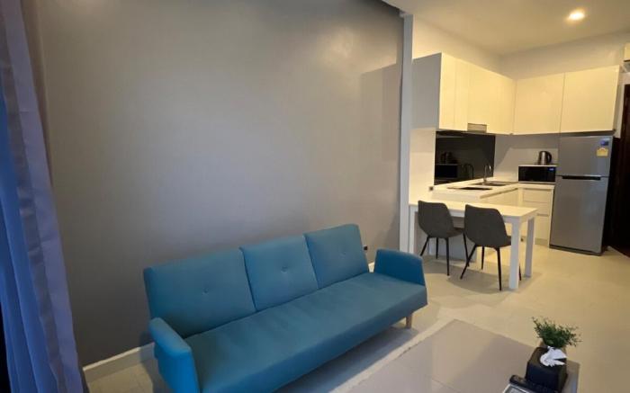 Spacious 1 bedroom apartment, pool view