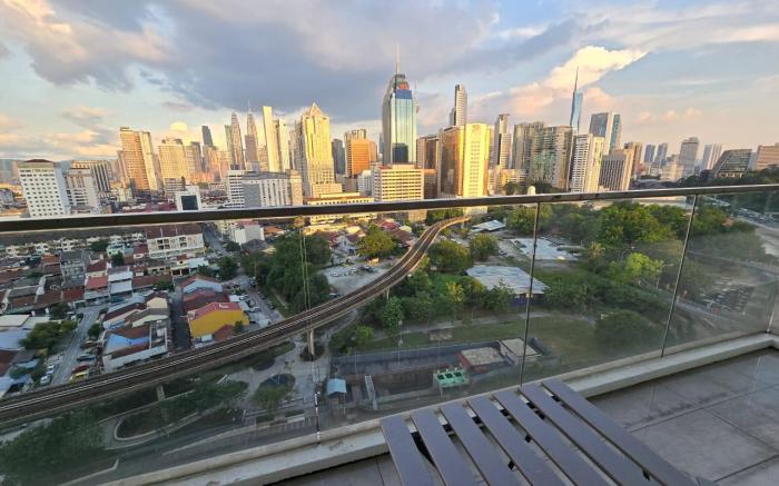 Sunway Putra PWTC SOGO LRT 2R2B 8PAX