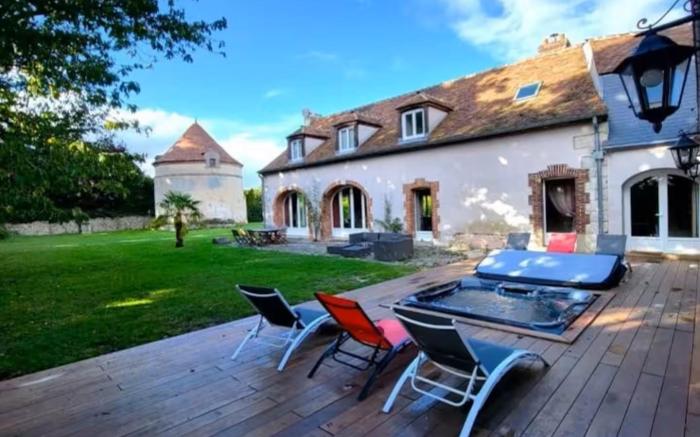 Propriété historique vue château, calme et jacuzzi