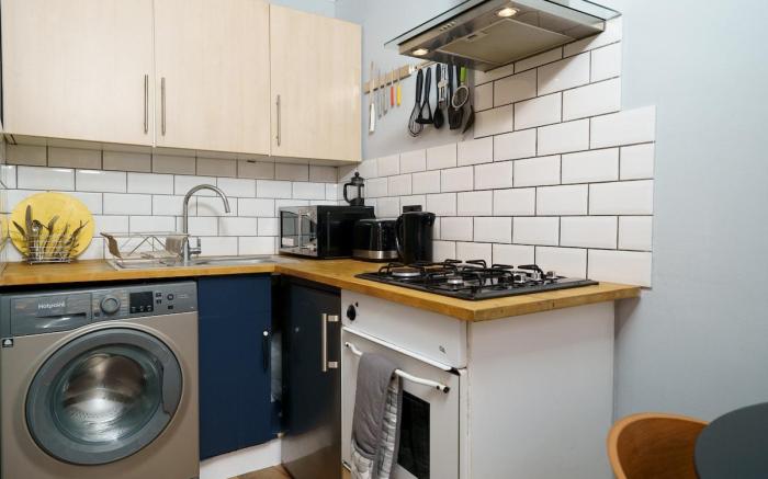 Bright 1BR Flat | Whitechapel & Shoreditch Nearby