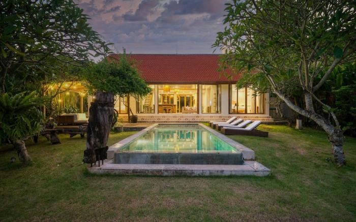 Villa Tika: 5 Bedroom Villa In Berawa, Bali.