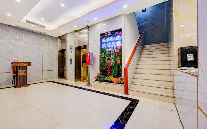 Dancenter Bangkok Travellers Hotel